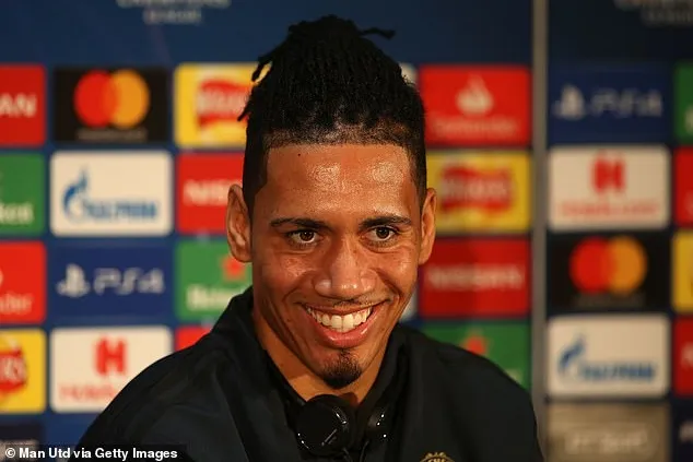 Tin bóng đá 12/4: Smalling giải thích lý do ra đòn với Messi