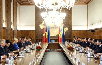 Thủ tướng Nguyễn Xuân Phúc hội đàm với Thủ tướng Romania