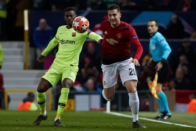 Tin bóng đá 17/04: Gary Neville chỉ ra lý do khiến MU để thua Barca