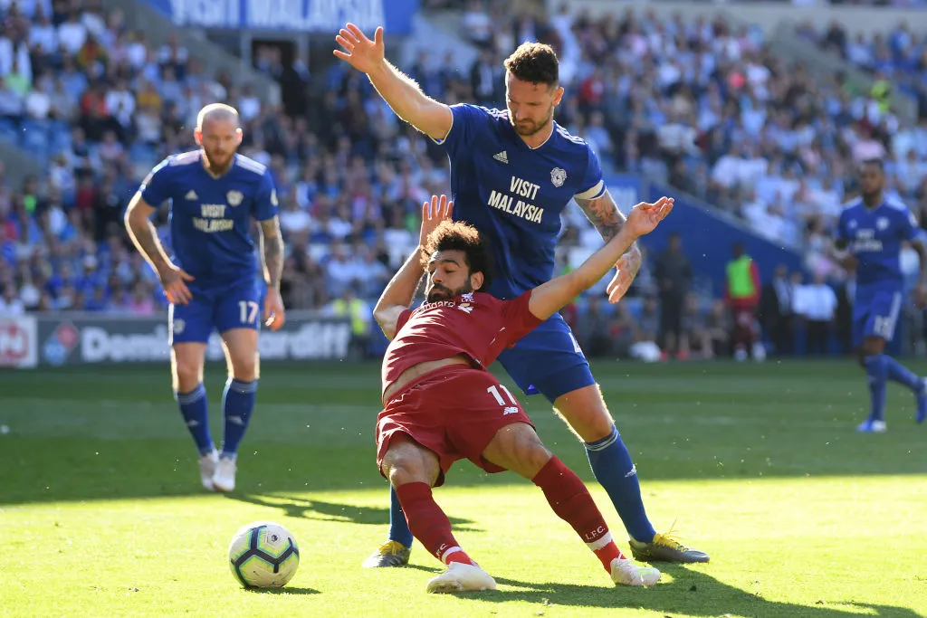 Bại tướng của Liverpool tố Salah ăn vạ, thách Klopp đổi đội