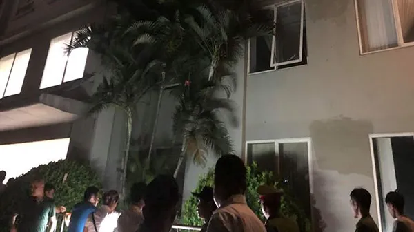 Bé gái 4 tuổi rơi từ tầng 12 chung cư ở Hà Nội