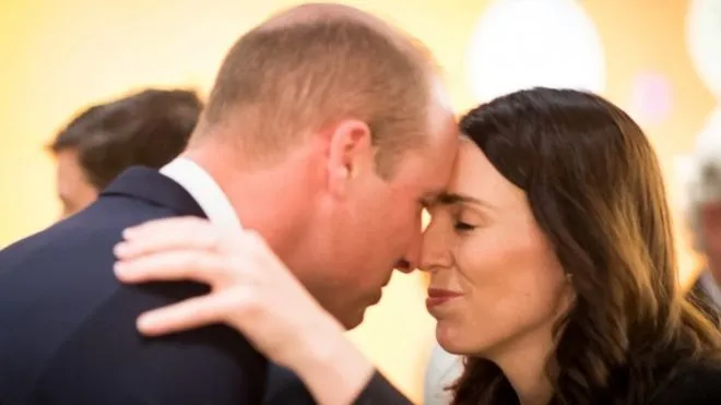 Hoàng tử William đã gửi lời chào theo phong cách của người Maori ở New Zealand