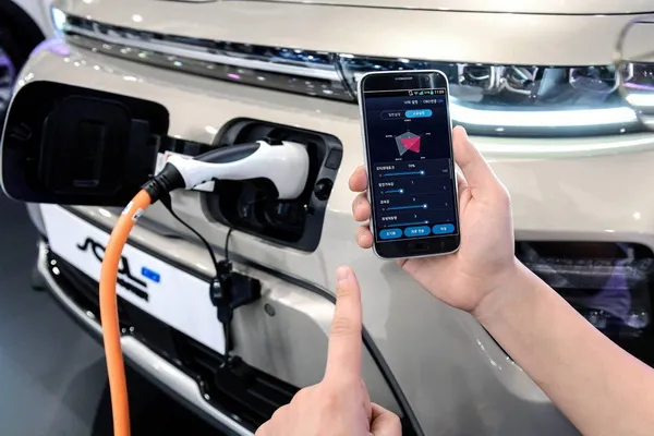 Tương lai gần, người sử dụng ô tô điện Hyundai và KIA có thể tương tác bằng điện thoại thông minh