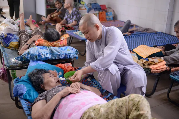 Những bàn tay ấm áp