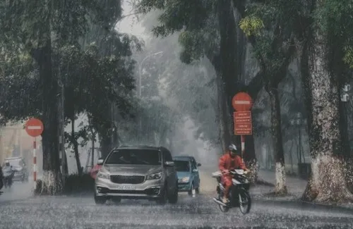 Dự báo thời tiết hôm nay 27/4: Mưa dông giải nhiệt khu vực Bắc Bộ, Bắc Trung Bộ