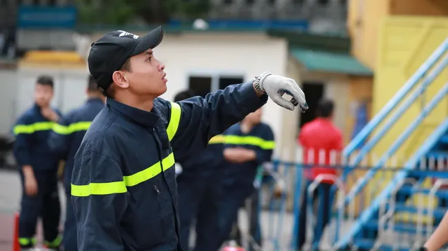 Chạm trán CLB TP.HCM, Lực lượng PCCC chuẩn bị chống pháo sáng trên sân Hàng Đẫy