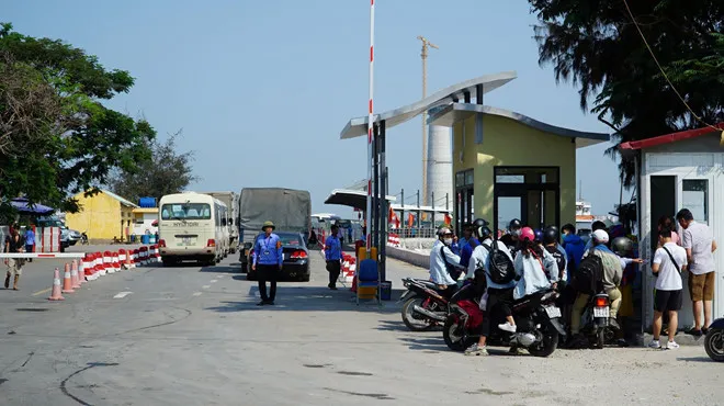 Tạm giữ hình sự 11 cán bộ, nhân viên bến phà Gót - Cái Viềng