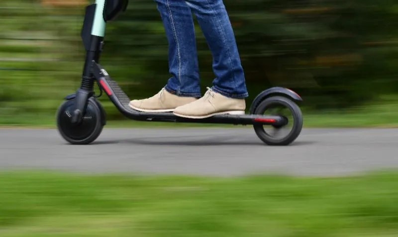 Peru cấm scooter điện chạy trên vỉa hè và khu vực người đi bộ