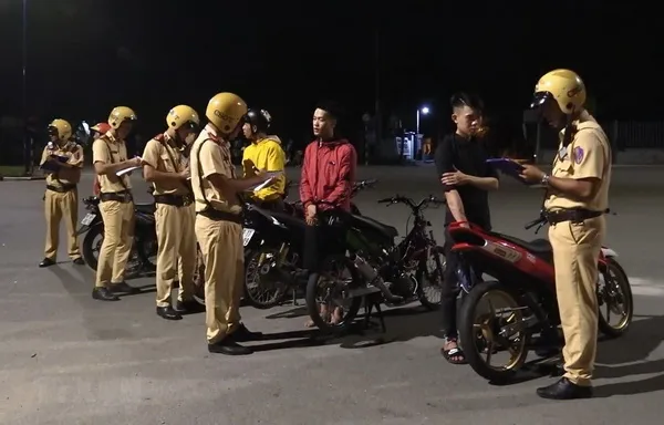 Bình Dương: Tạm giữ các đối tượng tham gia đua xe trái phép