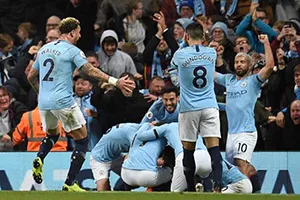 Kết quả Ngoại hạng Anh 7/5: Thắng nhọc Leicester, Man City chạm một tay vào chức vô địch