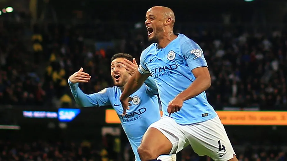 Giải cứu Man City, người hùng Kompany lập tức được thưởng nóng