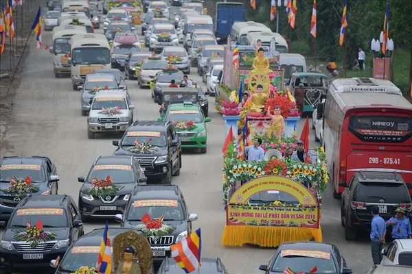 Hà Nam: Lễ rước hơn 400 xe hoa và tắm Phật mừng Đại lễ Vesak 2019