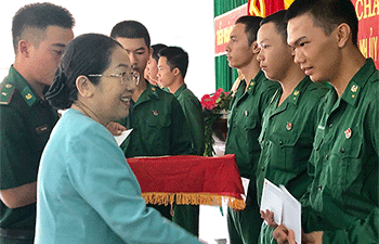 Lãnh đạo TPHCM thăm chiến sĩ mới tại Tiểu đoàn Huấn luyện – Cơ động ở Tây Ninh