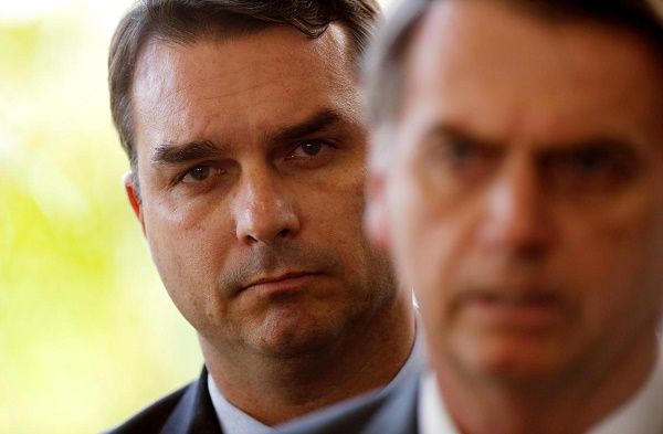 Cảnh sát Brazil được cấp quyền truy cập hồ sơ ngân hàng của con trai Tổng thống Bolsonaro
