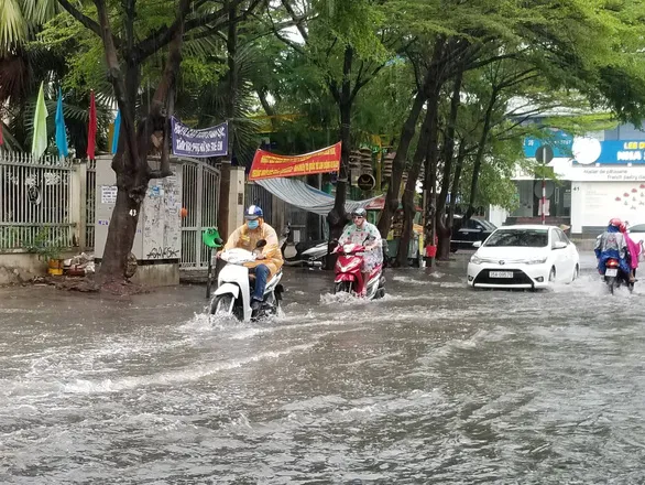 Dự báo thời tiết ngày mai 15/5: Nam bộ còn mưa, đề phòng lốc, sét và gió giật mạnh 