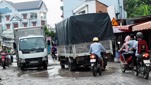 Ám ảnh con đường mưa là ngập, xe sụp hố ở Vĩnh Lộc A, Bình Chánh