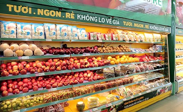 Vốn tiết kiệm là thế nhưng bà nội trợ vẫn “bạo chi” cho trái cây nhập khẩu