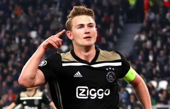 Tin Ajax ngày 16/5: De Ligt từ chối tiết lộ về tương lai