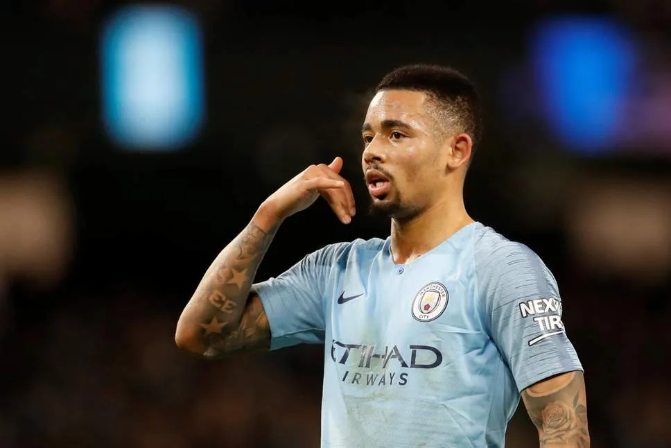 Huyền thoại Brazil xúi giục sao Man City dứt áo ra đi