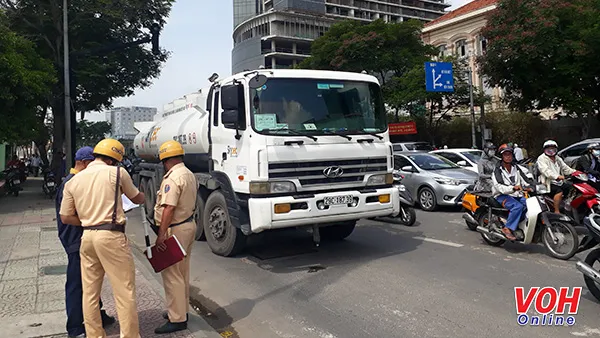 CSGT tăng cường xử lý xe ben, xe bồn khu vực trung tâm thành phố