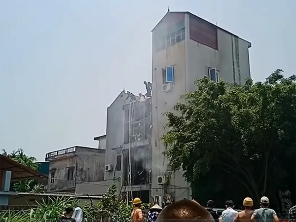 Hà Nội: Cháy quán cà phê, 2 người tử vong do ngạt khí