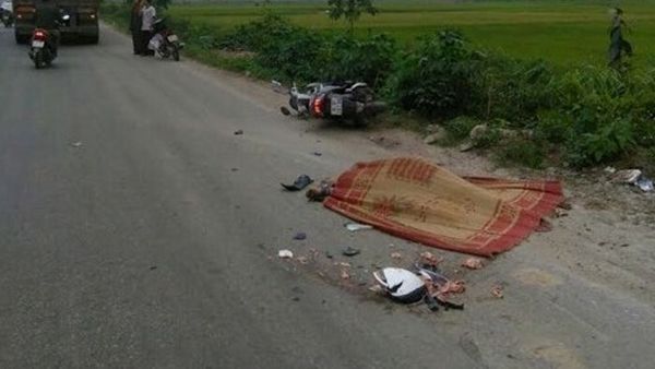 Tai nạn giao thông hôm nay 21/5/2019: Xe máy đối đầu với xe khách, 1 người tử vong