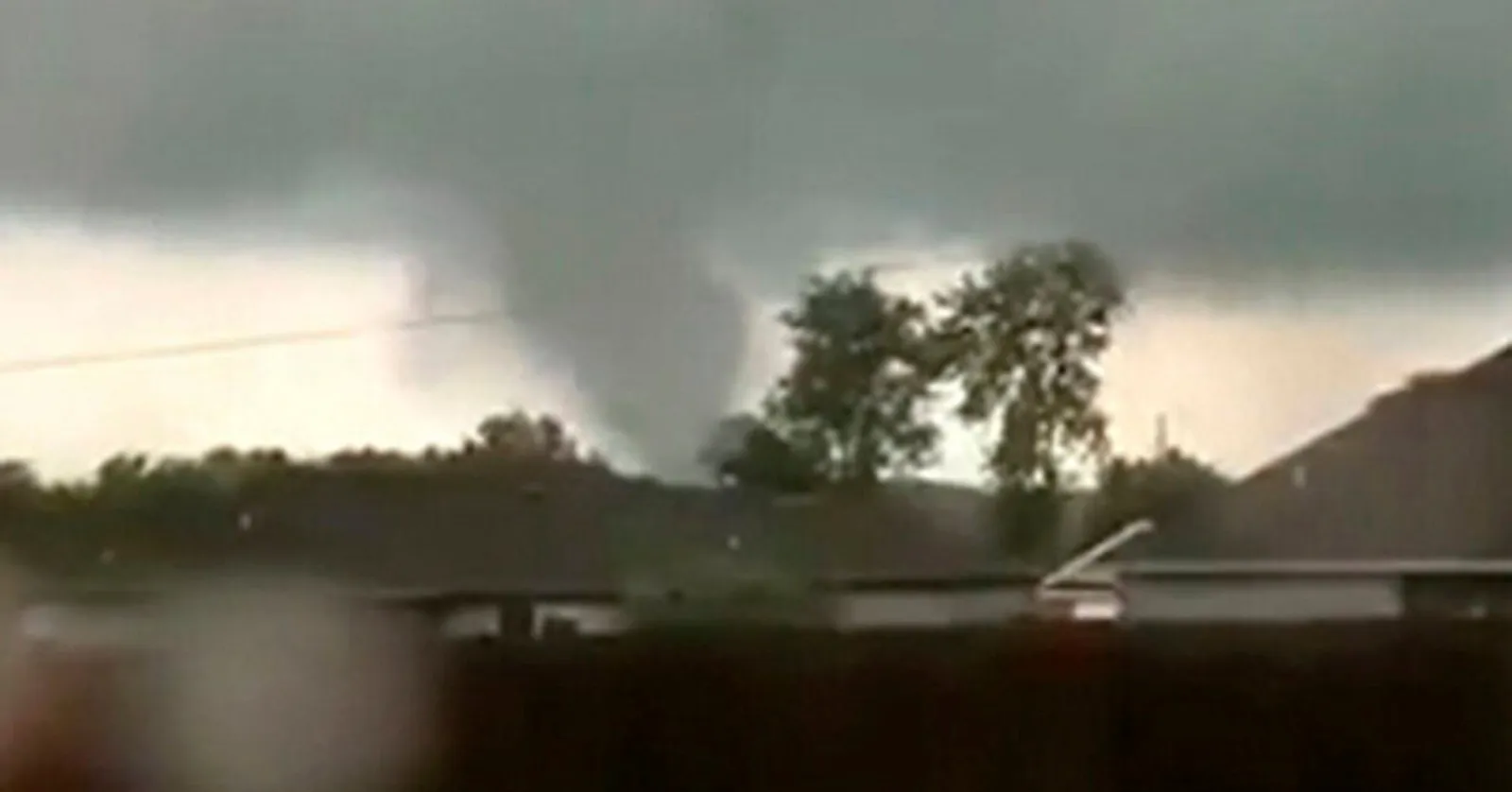 Mỹ: Bão lớn kèm lốc xoáy quét qua bang Missouri, ít nhất 3 người thiệt mạng