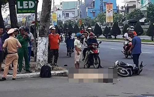 Tai nạn giao thông hôm nay 23/5/2019: Tự đâm vào vỉa hè, 2 học sinh thương vong 