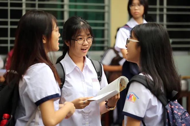 Sáng 2/6, hơn 80 ngàn học sinh TPHCM thi vào lớp 10