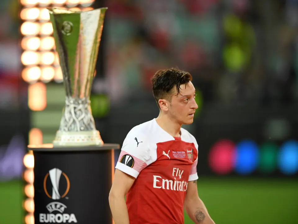 Ozil lên tiếng về tương lai bất định ở Arsenal