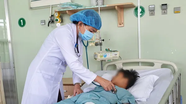 Cẩn trọng tai nạn sinh hoạt mùa hè với trẻ