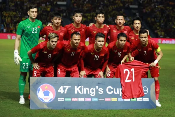 Đình Trọng tri ân đồng đội sau trận thắng Thái Lan