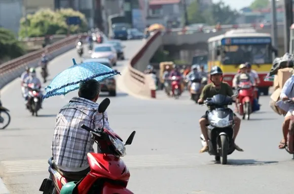 Dự báo thời tiết hôm nay 8/6: Bắc và Trung Bộ nắng gắt, Nam Bộ sáng nắng chiều mưa