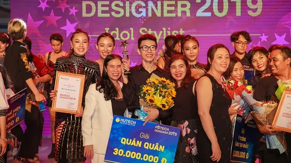 Mang thiết kế của sinh viên lên sân khấu