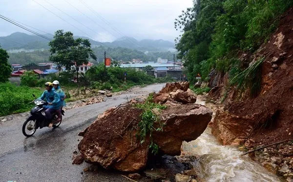 Khu vực vùng núi Bắc bộ có mưa to, đề phòng dông và lốc sét