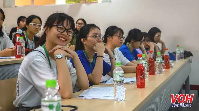 Học sinh phổ thông 11 tỉnh thành trải nghiệm làm…sinh viên đại học