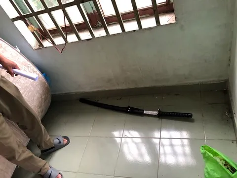 Bạn gái bị chọc ghẹo, thanh niên xách kiếm Nhật chém chết người