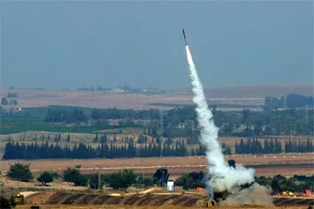 Tên lửa từ Gaza bắn trúng một tòa nhà ở miền Nam Israel