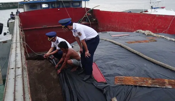 Bắt vụ vận chuyển 100 tấn phân bón không rõ nguồn gốc