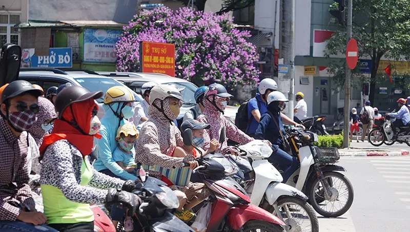 Dự báo thời tiết hôm nay 20/6: Hà Nội chìm trong nắng nóng, oi bức và ngột ngạt