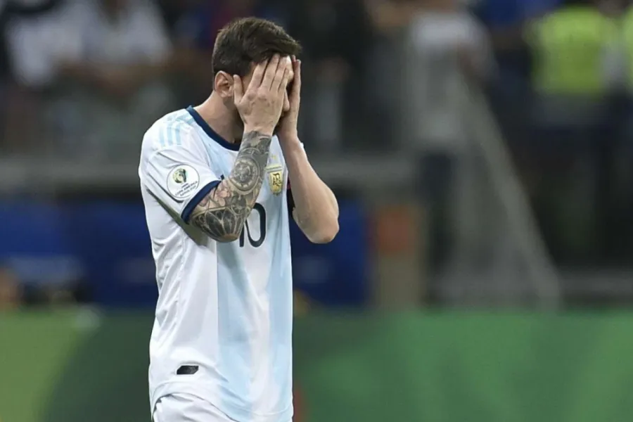 Messi thất vọng sau trận hòa Paraguay