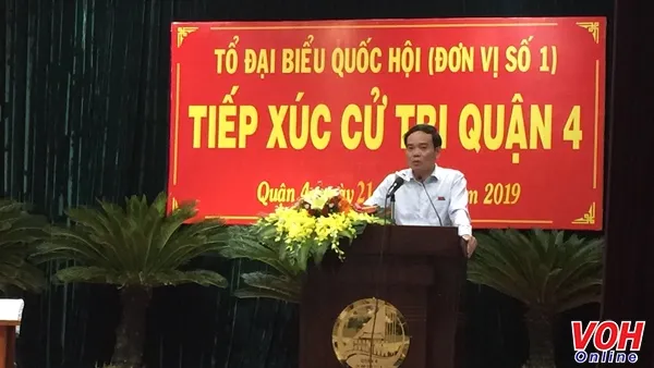 Phó Bí thư Thường trực Thành ủy TPHCM Trần Lưu Quang tiếp xúc cử tri Quận 4