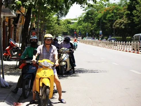 Dự báo thời tiết 10 ngày tới (24/6 - 3/7): Bắc Bộ tạm thời giảm nhiệt, Trung Bộ còn nắng cháy da