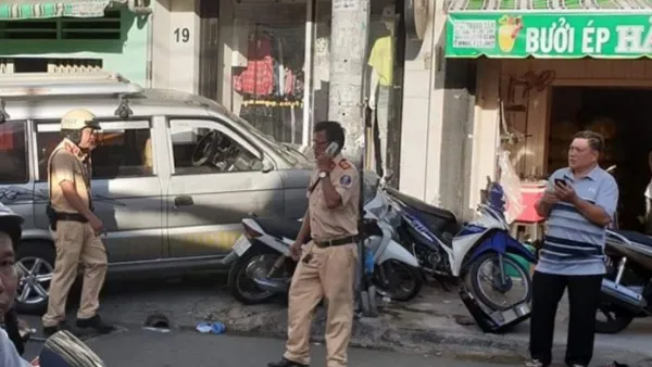 Tai nạn giao thông hôm nay 24/6/2019: Ôtô mất lái đâm 2 xe máy, 2 người nhập viện