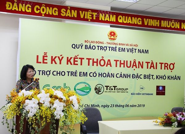 HDBank trao tặng 1.1 tỷ đồng cho Quỹ Bảo trợ trẻ em Việt Nam