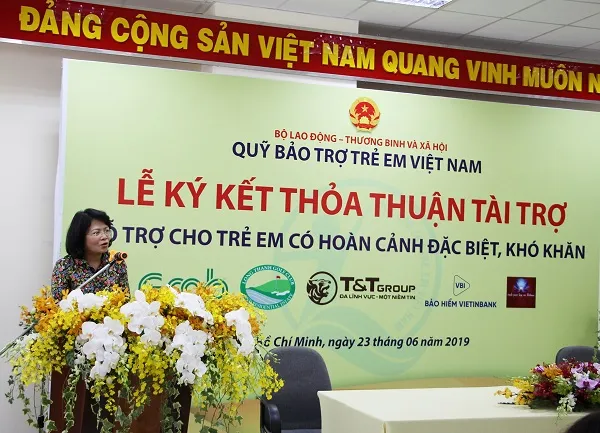 HDBank trao tặng 1.1 tỷ đồng cho Quỹ Bảo trợ trẻ em Việt Nam