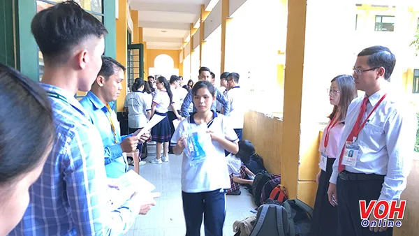 Thứ trưởng Bộ GD-ĐT Nguyễn Văn Phúc nhắc nhở rà soát an ninh khu vực thi