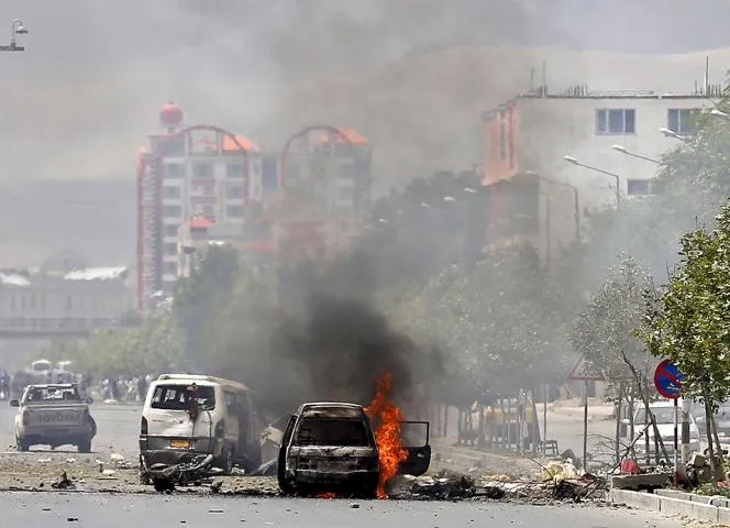 Afghanistan: Vừa xong nổ bom, thủ đô Kabul tiếp tục xảy ra đấu súng dữ dội