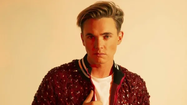 Hoàng tử nhạc Pop Jesse McCartney mang tour The Resolution đến Việt Nam