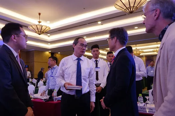 TPHCM cần dành quỹ đất phát triển hạ tầng dịch vụ